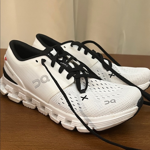 On Cloud X 4 Sneaker White/Black, 7 - Picture 5 of 12